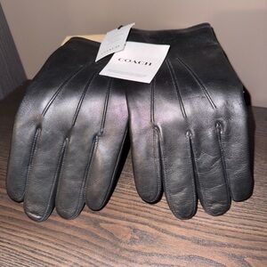 NWT Coach Women’s Tech Gloves in Large